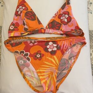Floral bikini 👙